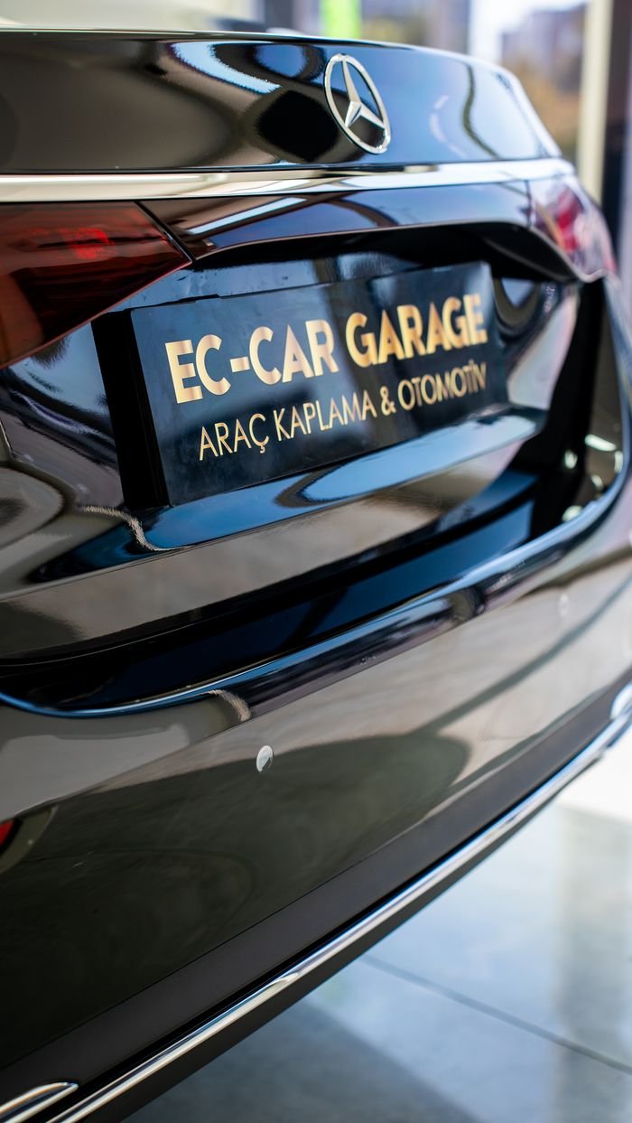 EC Garage Mersin - PPF kaplama sonrası Mercedes bagaj ve logo detayı