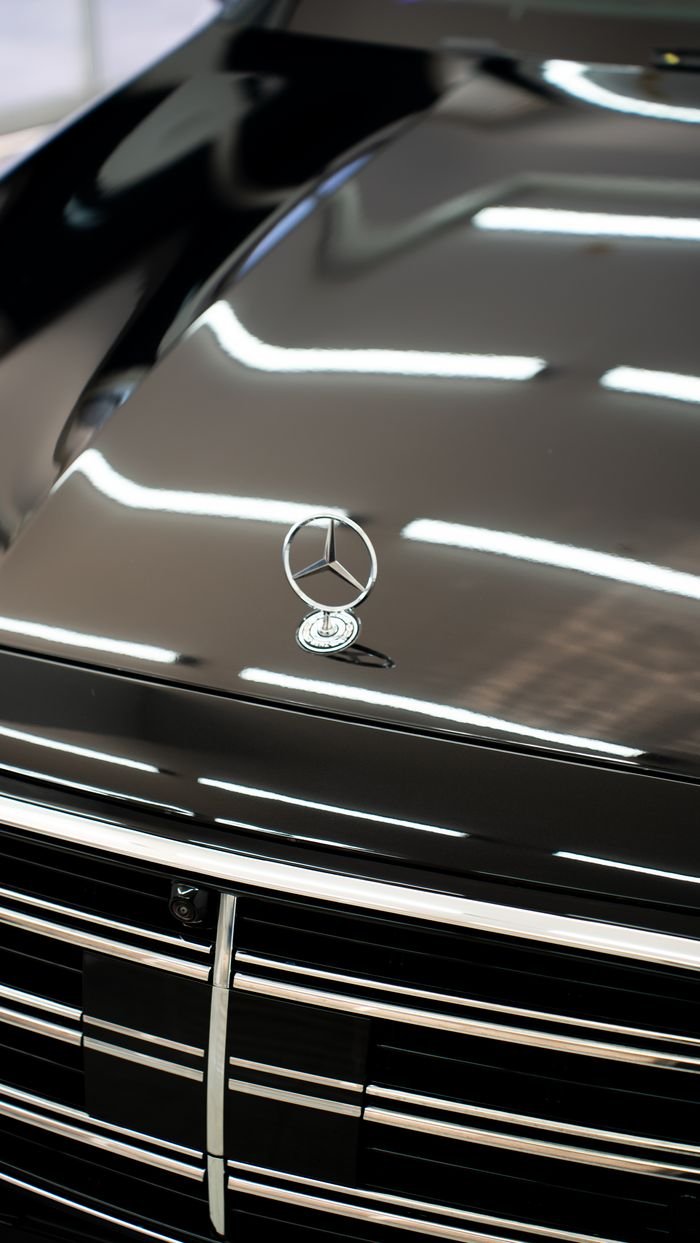 EC Garage Mersin'de PPF kaplama sonrası Mercedes kaput ve amblem parlaklığı